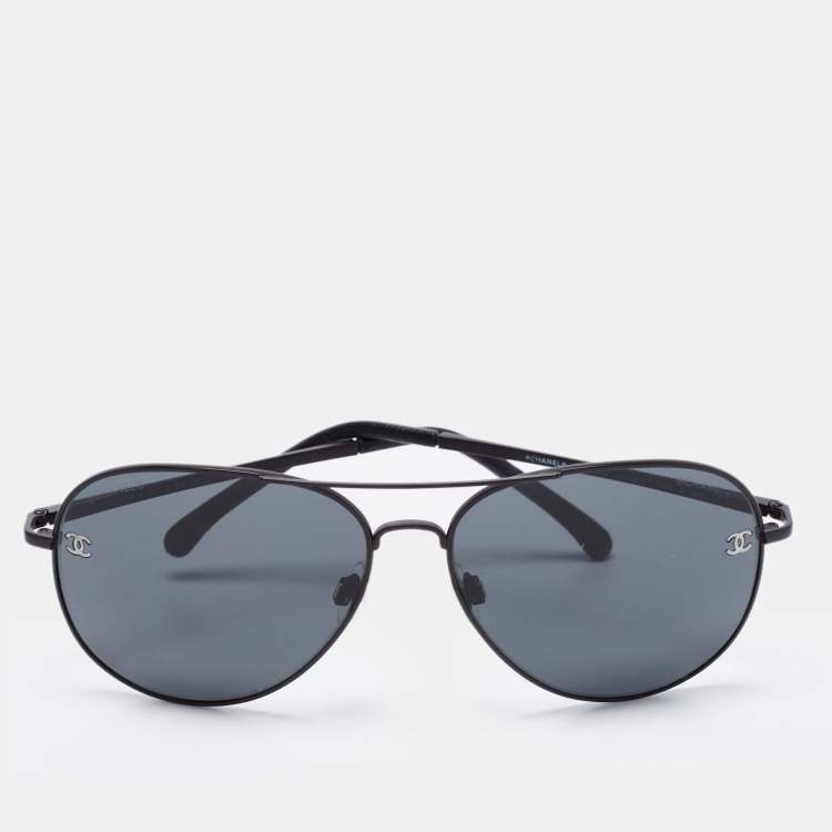 CHANEL Pair of Camellia sunglasses, black plastic frame… | Drouot.com