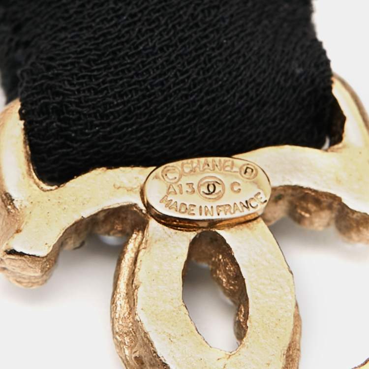 مملوكة مسبقًا Chanel Pearls & Resin Bead CC Charm Elasticized Headband