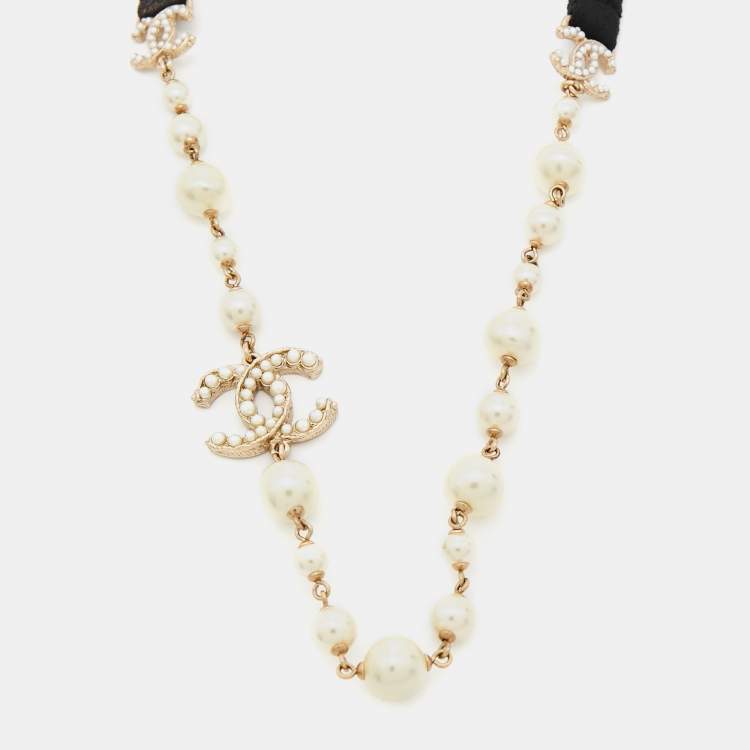 مملوكة مسبقًا Chanel Pearls & Resin Bead CC Charm Elasticized Headband