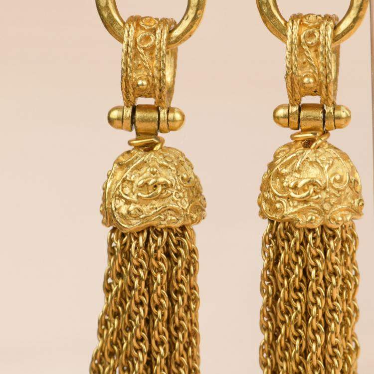 Pre Owned Chanel Vintage 1994 Gold Plated Pearl Fringe Tassel Dangle Clip On Earrings