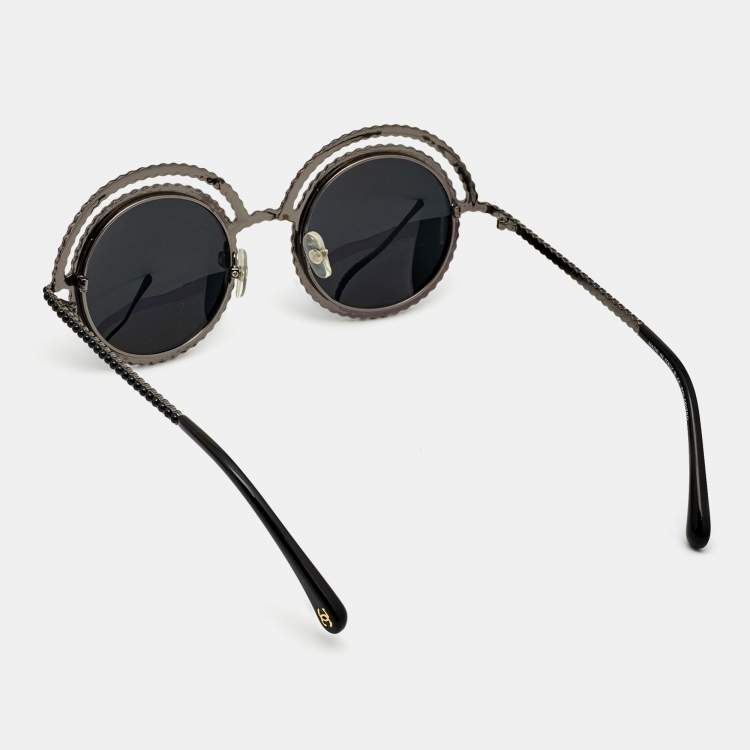 مملوكة مسبقًا Chanel Black 9521-H Pearl Round Polarized Sunglasses