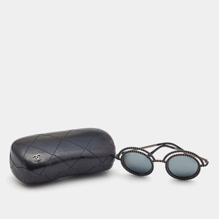 مملوكة مسبقًا Chanel Black 9521-H Pearl Round Polarized Sunglasses
