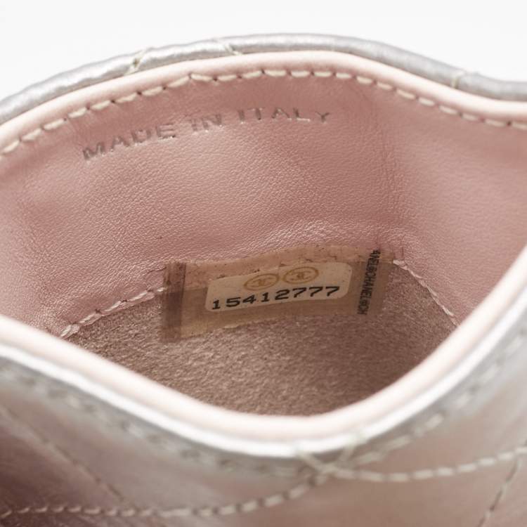 Pre Owned Chanel Silver/Pink Quilted Aged Leather CC Phone Case