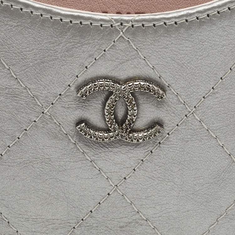 Pre Owned Chanel Silver/Pink Quilted Aged Leather CC Phone Case