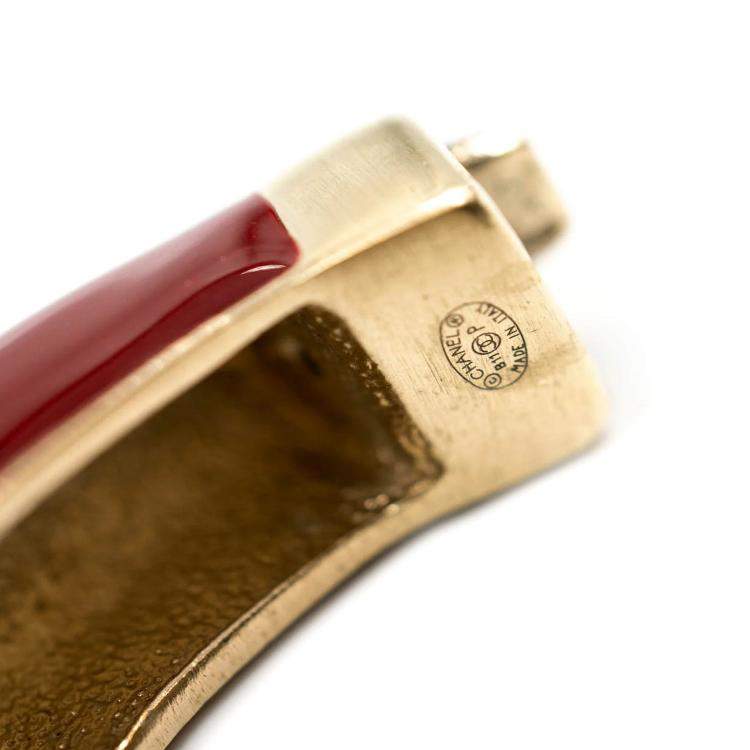 Pre Owned Chanel Burgundy Leo Lion Enamel Gold Metal Cuff Bracelet 16