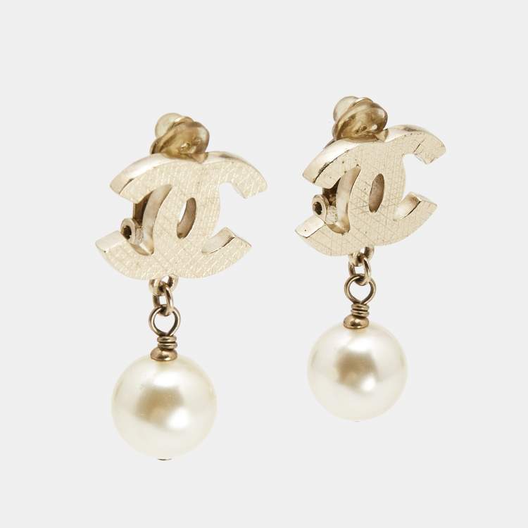 Sold at Auction: CHANEL - 19C - 2019 Cruise - La Pausa Glass Pearl