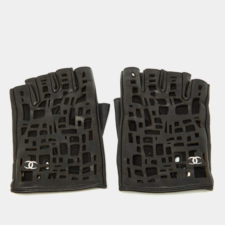 Pre Owned Chanel CC Laser Cut Detail Fingerless Gloves 7.5