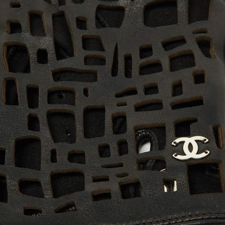 Pre Owned Chanel CC Laser Cut Detail Fingerless Gloves 7.5
