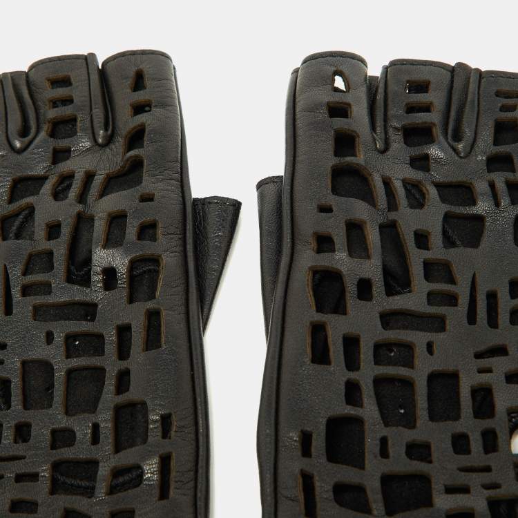 Pre Owned Chanel CC Laser Cut Detail Fingerless Gloves 7.5