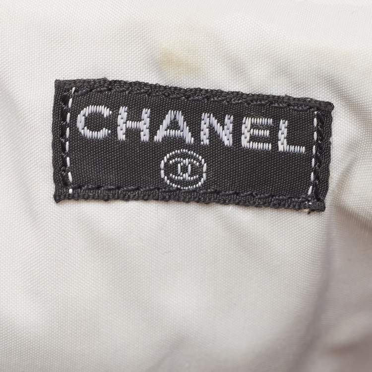 Pre Owned Chanel White Quilted Nylon Sport Line Bottle Holder