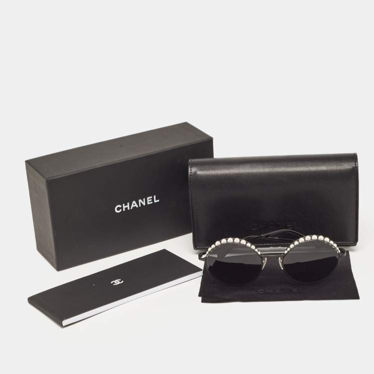 Pre Owned Chanel Black 4234-H Pearl Embellished Round Sunglasses