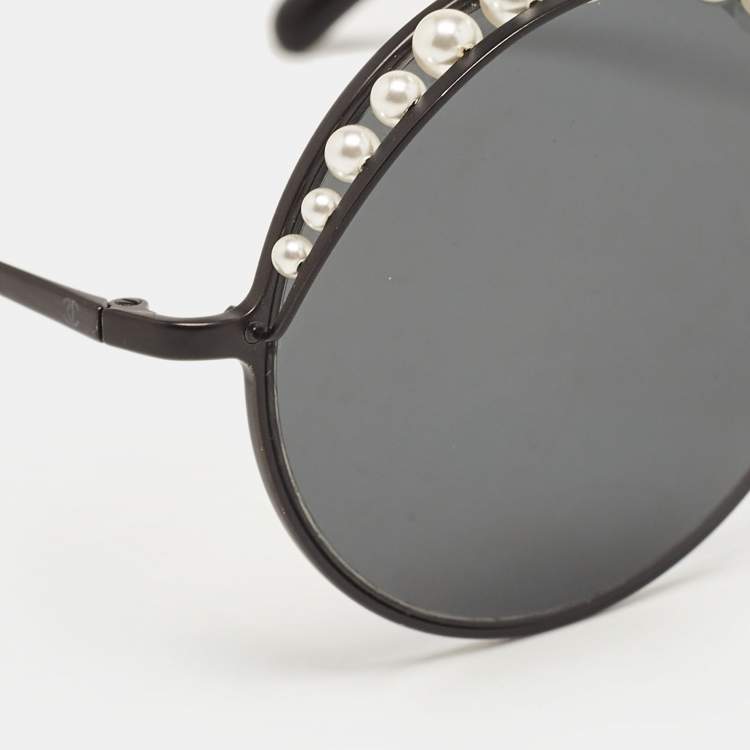 Pre Owned Chanel Black 4234-H Pearl Embellished Round Sunglasses