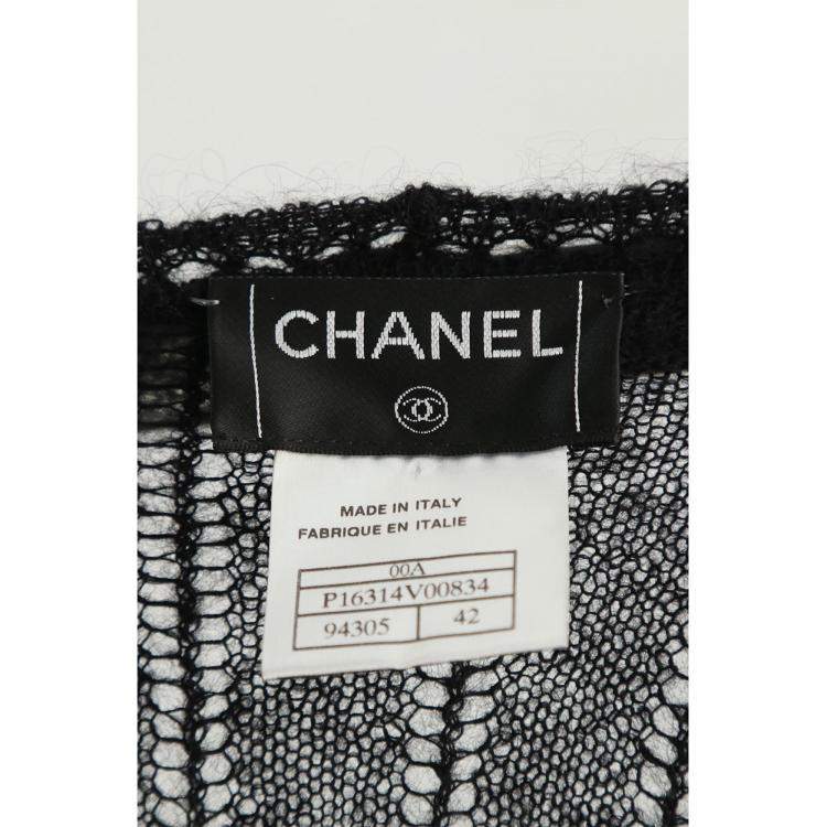 مملوكة مسبقًا Chanel Black Button-up Sweater