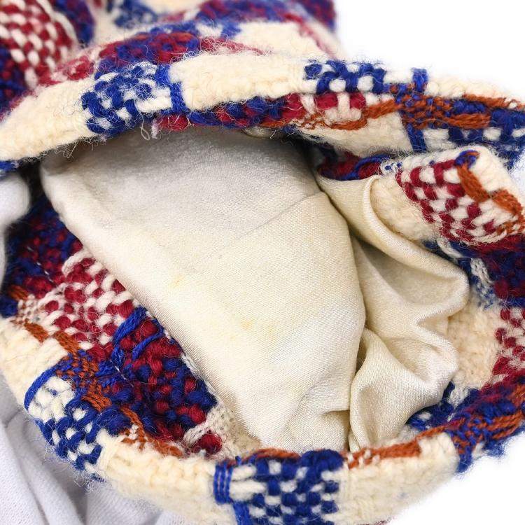 Pre Owned معطف شانيل دافيل أبيض رقم 42