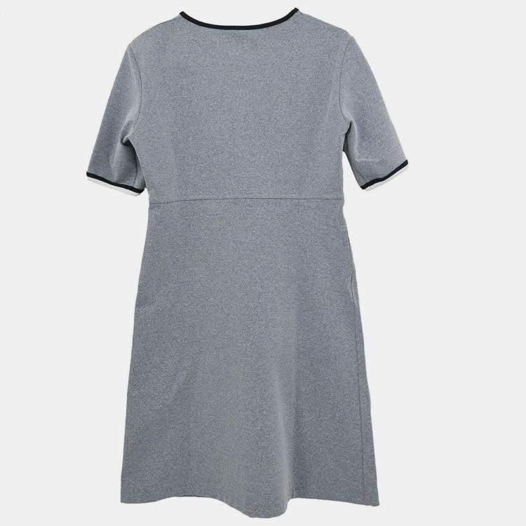 مملوكة مسبقًا فستان شانيل رمادي بأكمام قصيرة 98P مقاس 42