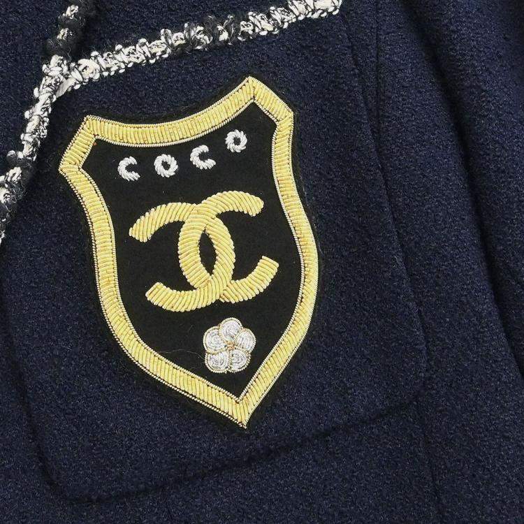 Pre Owned جاكيت شانيل بحري 05C مقاس 46