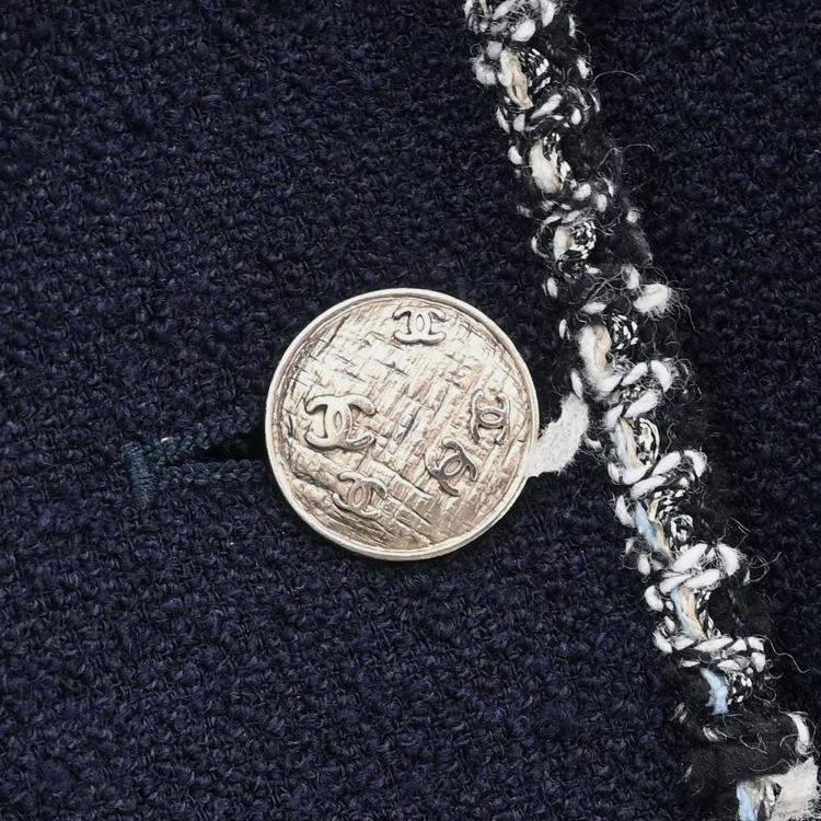 Pre Owned جاكيت شانيل بحري 05C مقاس 46