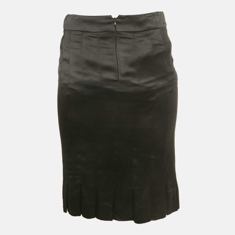 مملوكة مسبقًا Chanel Black Satin Flounce Knee-Length Skirt S