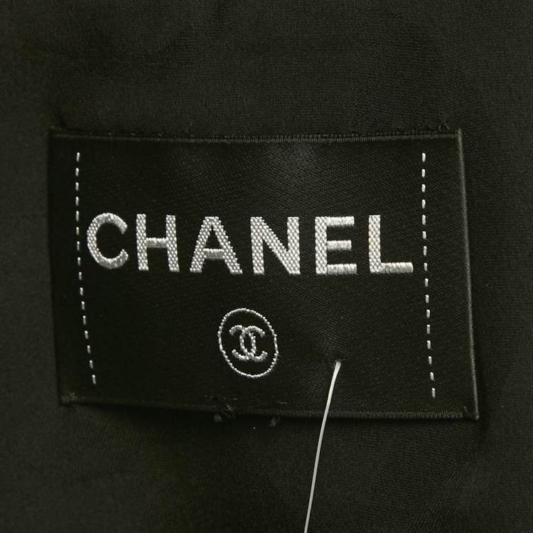 Pre Owned جاكيت شانيل فرو بالشعار المطرز أسود بسحاب مقاس صغير - سمول