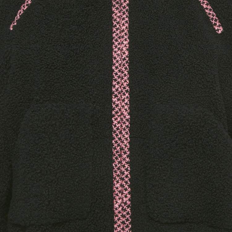 Pre Owned جاكيت شانيل فرو بالشعار المطرز أسود بسحاب مقاس صغير - سمول