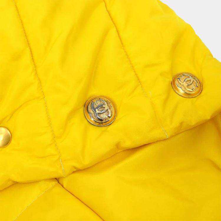 مملوكة مسبقًا Chanel Jacket Yellow