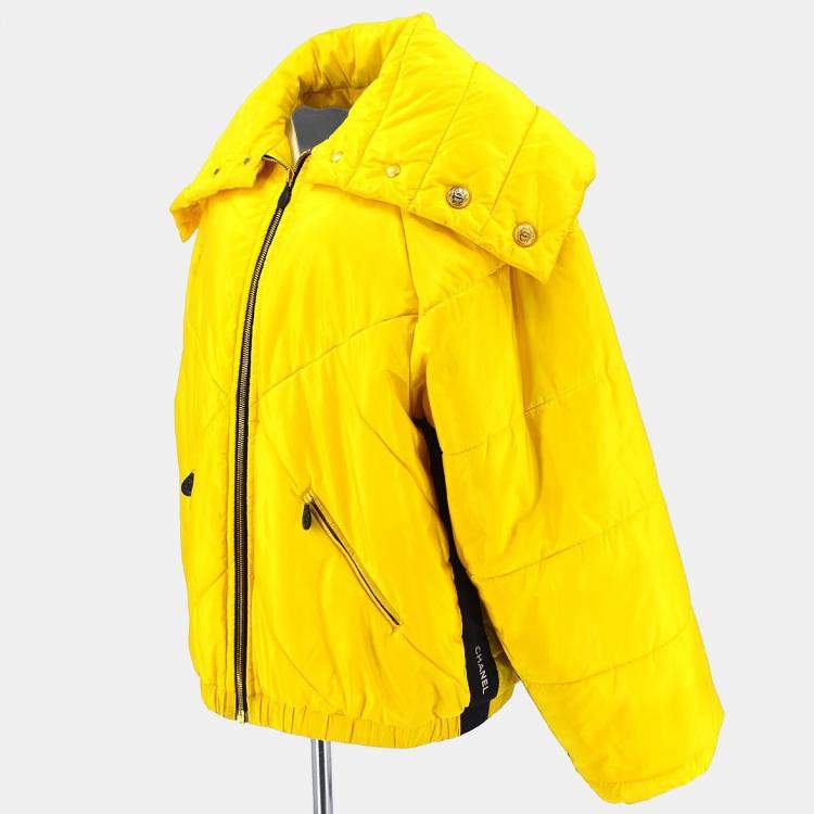 مملوكة مسبقًا Chanel Jacket Yellow