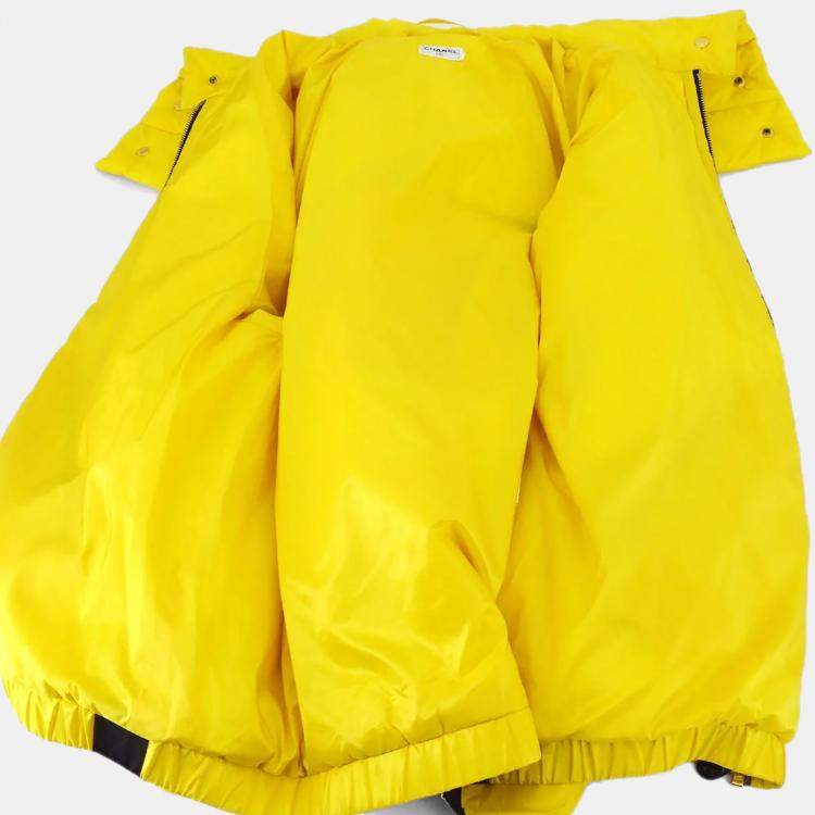 مملوكة مسبقًا Chanel Jacket Yellow