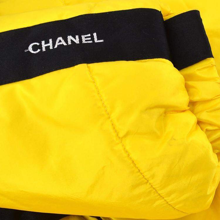مملوكة مسبقًا Chanel Jacket Yellow