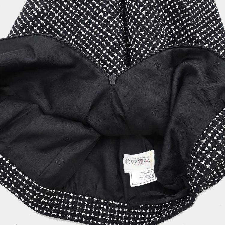 Pre Owned تنورة وجاكيت بدلة شانيل أسود 96C مقاس 40