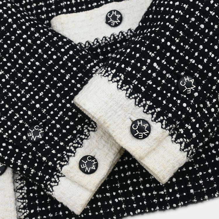 Pre Owned تنورة وجاكيت بدلة شانيل أسود 96C مقاس 40