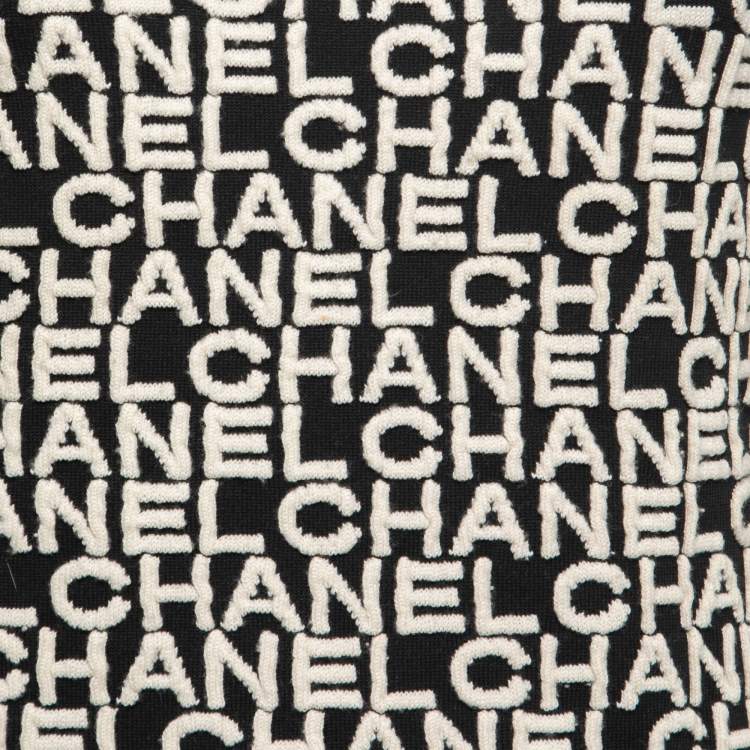مملوكة مسبقًا Chanel Monochrome Logo Jacquard Wool Sweater S