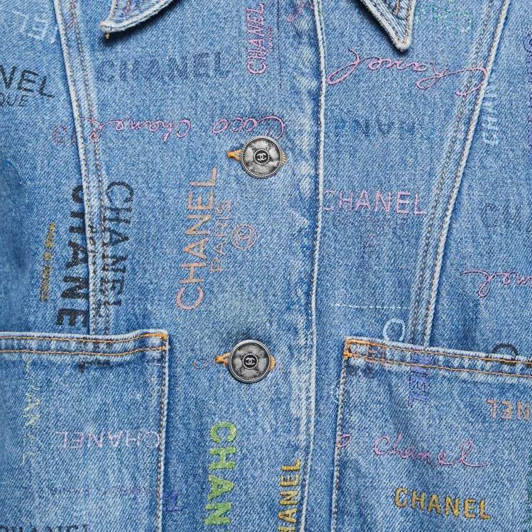 مملوكة مسبقًا Chanel Blue Logo Printed Denim Button Front Jacket M