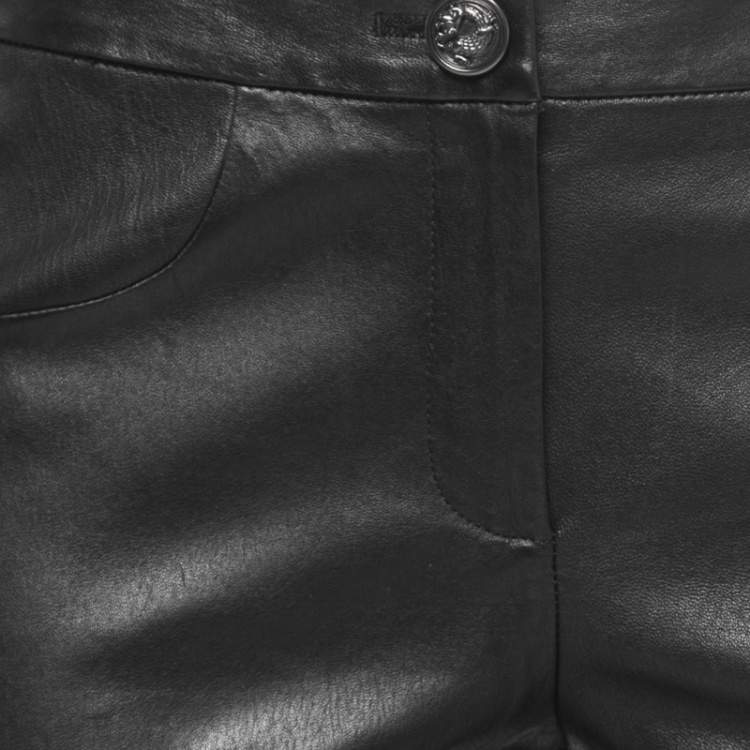 مملوكة مسبقًا Chanel Black Camelia Applique Leather Pants M