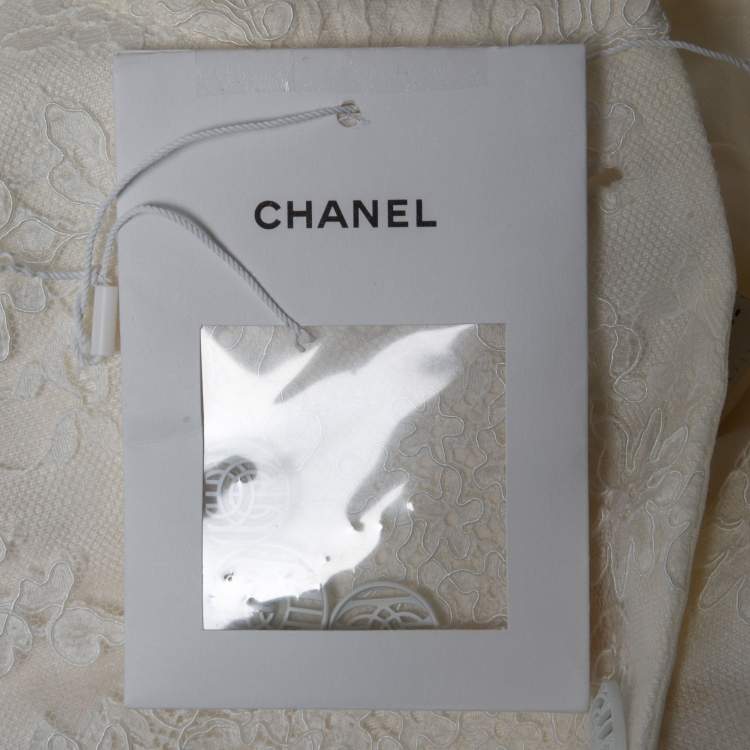 Pre Owned Chanel White Floral Lace Buttoned Jacket M