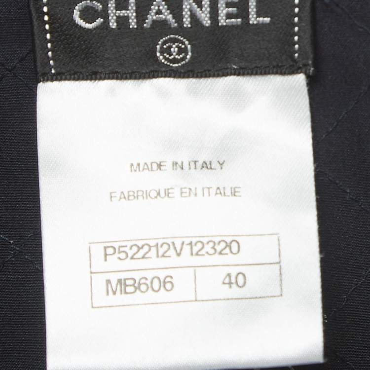 مملوكة مسبقًا Chanel Vintage Black Quilted Silk Buttoned Jacket M