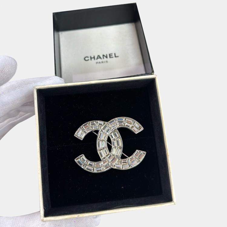 Pre Owned Chanel Crystal CC Brooch 01P