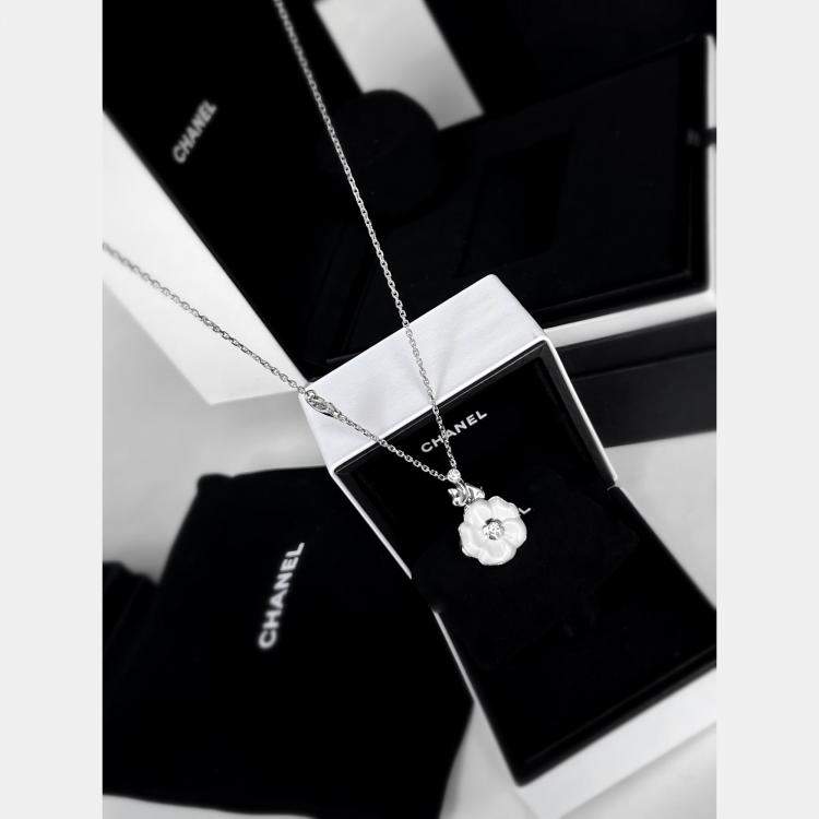 Pre Owned Chanel 18K White Gold Camelia White Ceramic Diamond Camellia Flower Necklace