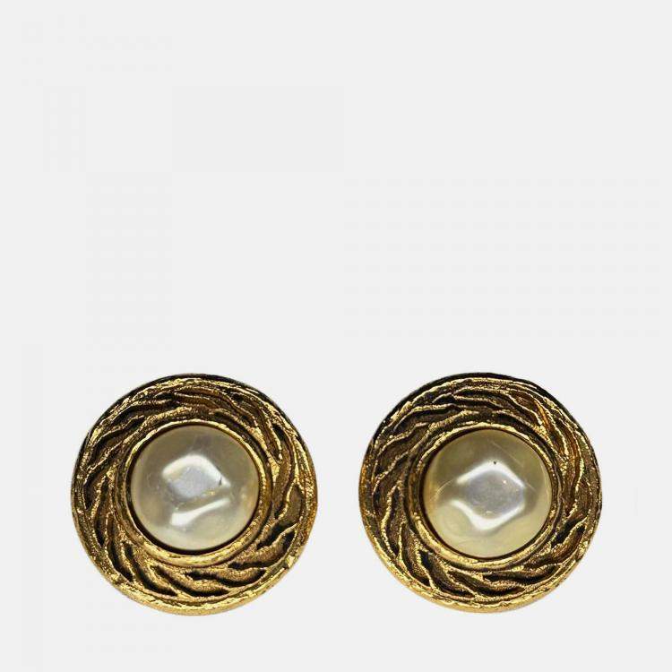Pre Owned Chanel Vintage Cut Out Design with Pearl Clip On Earrings