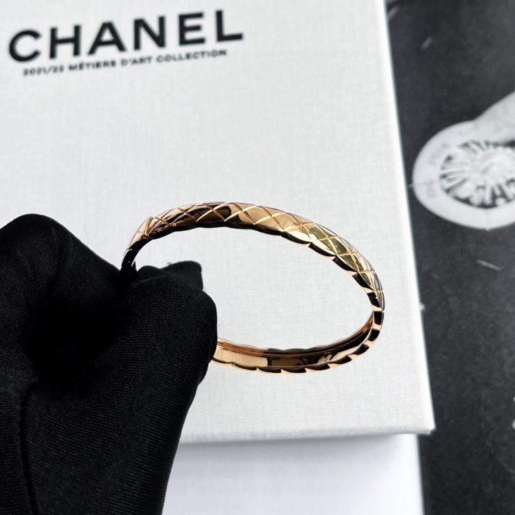 Pre Owned Chanel Coco Crush Wide 18K Rose Gold Bracelet Size S