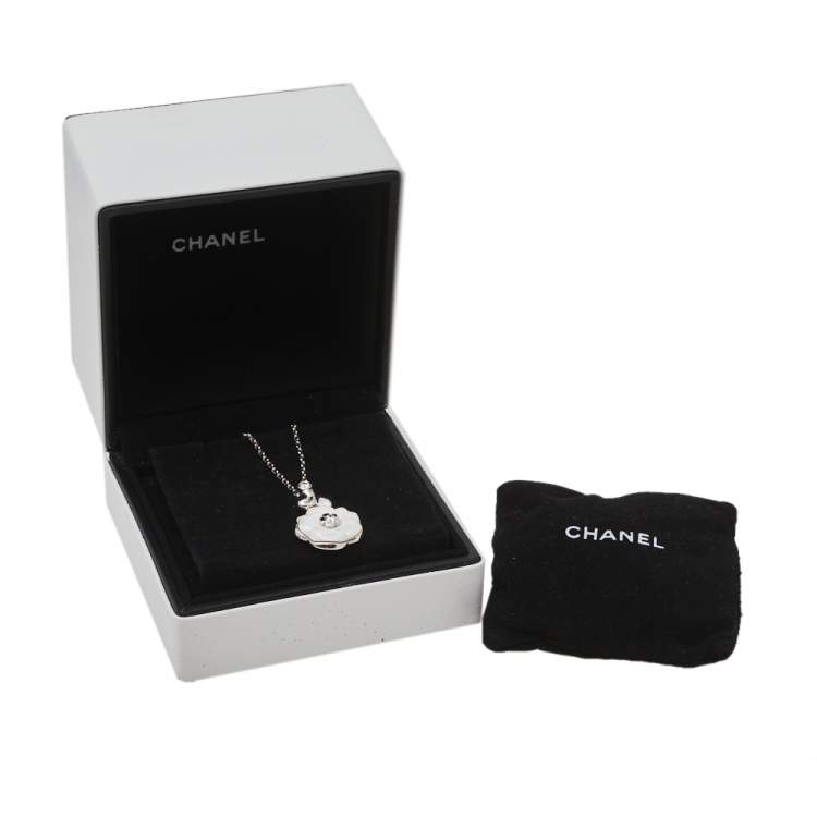 Pre Owned Chanel Camelia Ceramic Diamond 18k White Gold Flower Pendant Necklace