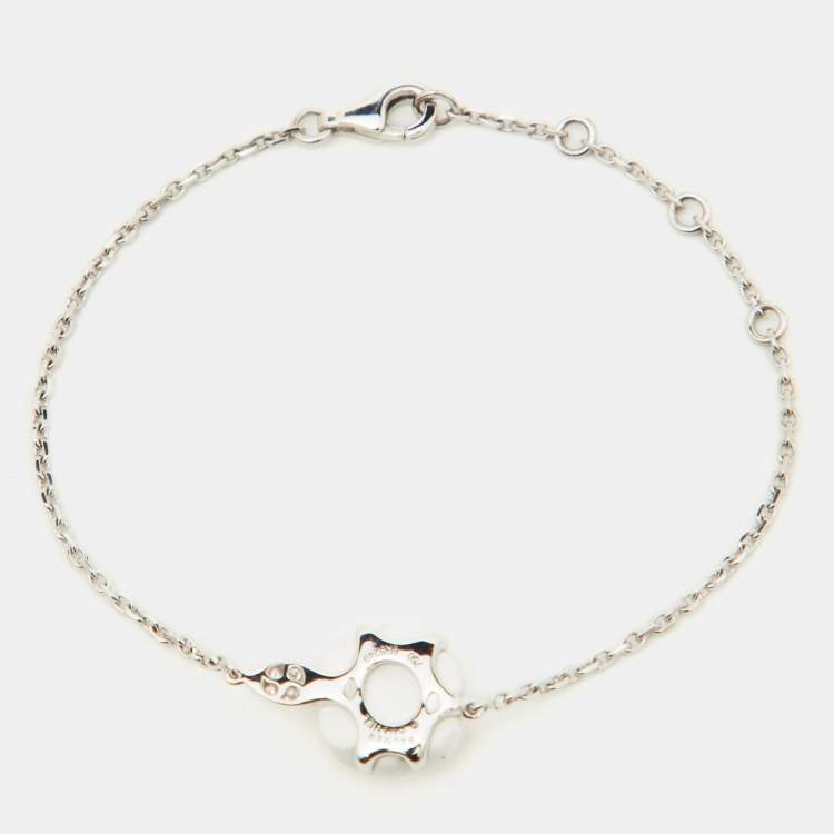 Pre Owned  Chanel Camélia Sculpté White Agate Inlay Diamond 18k White Gold Bracelet 