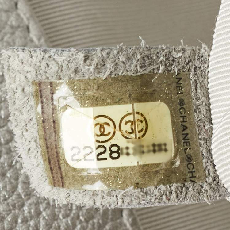 Pre Owned Chanel Silver Quilted Leather Casual Rock Airline Backpack