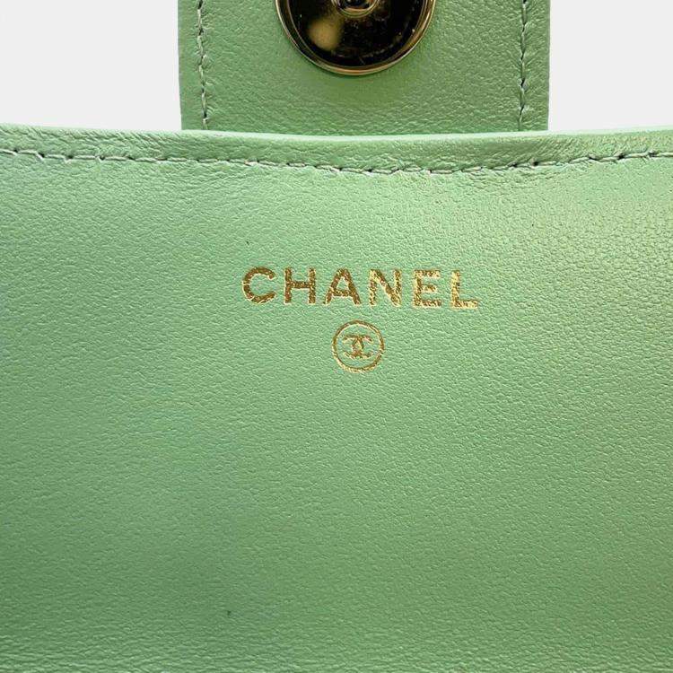 Pre Owned Chanel Green Lambskin Leather Flap Phone Case Shoulder Bag