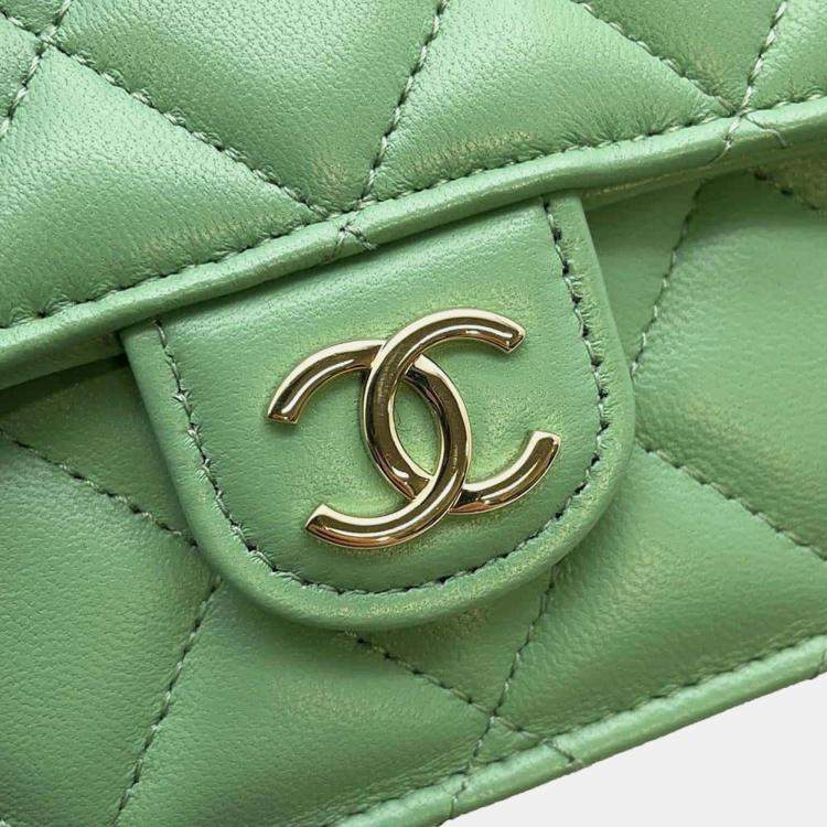 Pre Owned Chanel Green Lambskin Leather Flap Phone Case Shoulder Bag