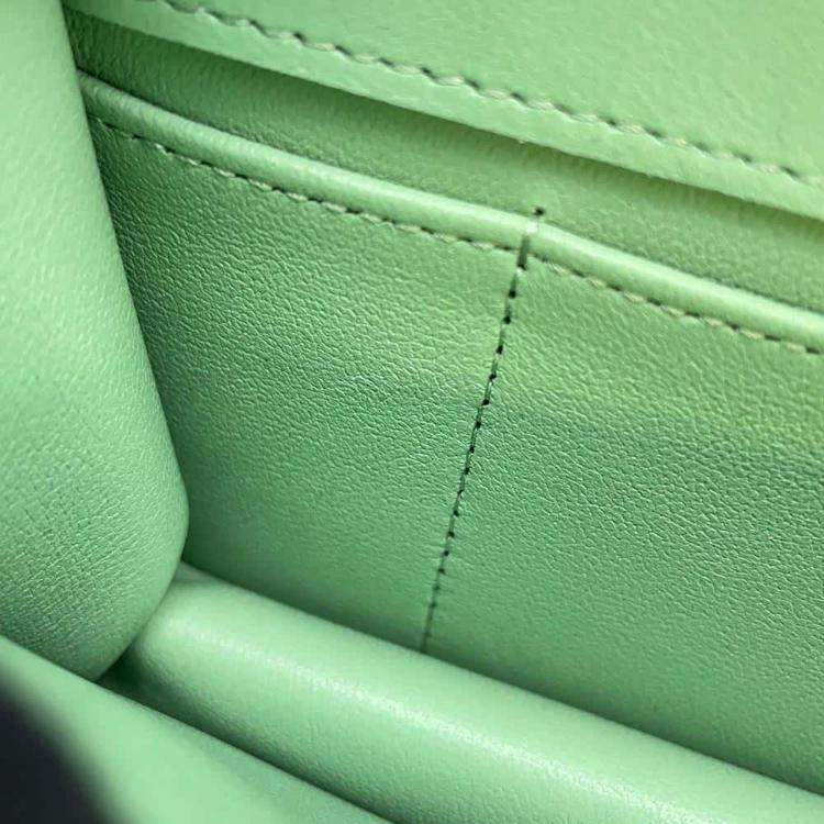 Pre Owned Chanel Green Lambskin Leather Flap Phone Case Shoulder Bag