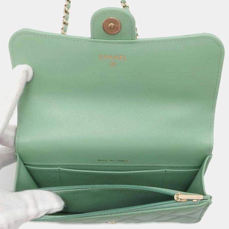 Pre Owned Chanel Green Lambskin Leather Flap Phone Case Shoulder Bag