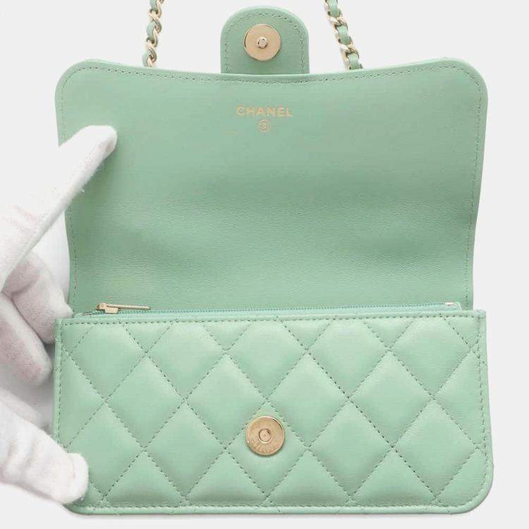 Pre Owned Chanel Green Lambskin Leather Flap Phone Case Shoulder Bag