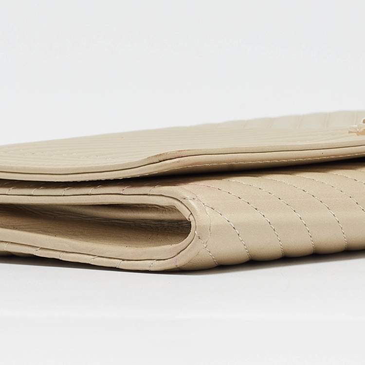 Pre Owned Chanel Cream Quilted Leather Boy Wallet On Chain