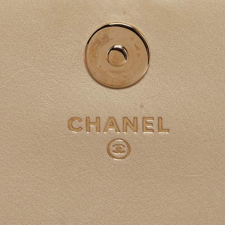 Pre Owned Chanel Cream Quilted Leather Boy Wallet On Chain