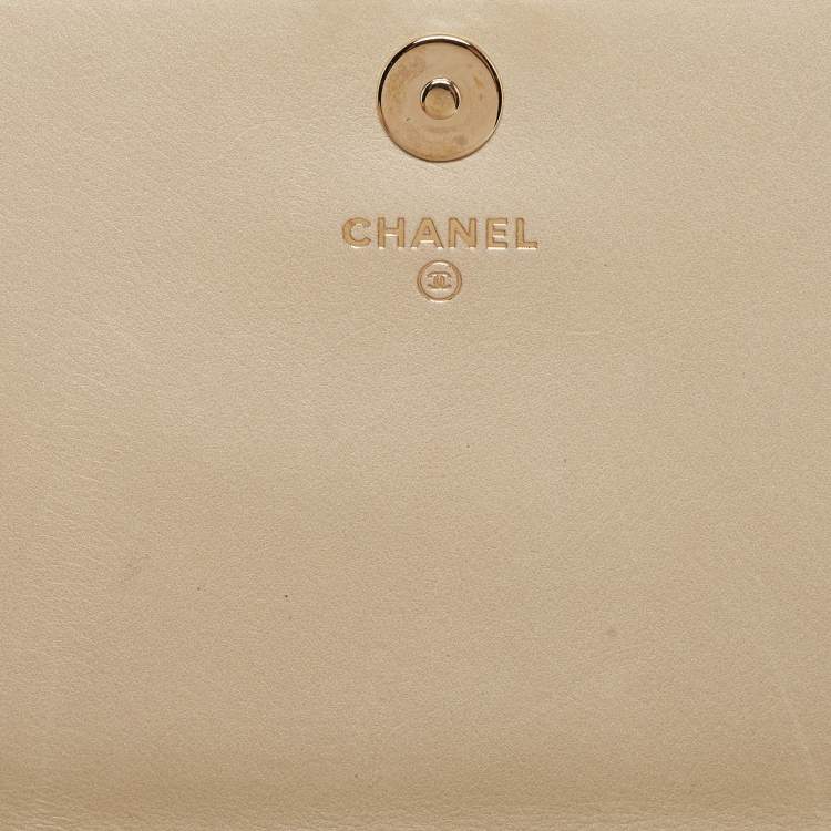 Pre Owned Chanel Cream Quilted Leather Boy Wallet On Chain